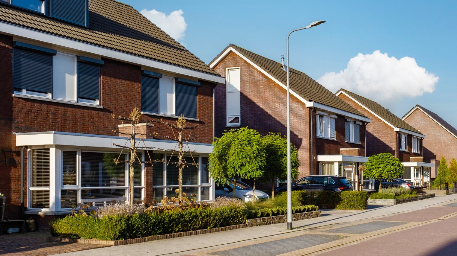 UK House Prices See Biggest Drop in 2 Years – What's Happening?